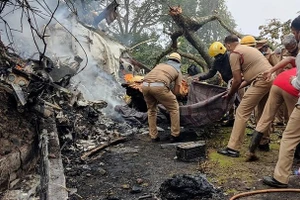 Quang cảnh hiện trường một chiếc trực thăng của Không quân Ấn Độ bị rơi tại bang Tamil Nadu, Ấn Độ, năm 2021. (Ảnh minh họa: Xinhua)