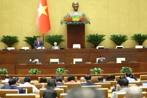 Quang cảnh phiên họp của Quốc hội chiều 8/12. (Ảnh: DUY LINH)