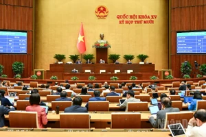 Quốc hội biểu quyết thông qua Luật Hàng không dân dụng Việt Nam (sửa đổi). (Ảnh: DUY LINH)