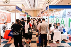 Đông đảo học sinh, sinh viên và phụ huynh tham dự hội thảo. (Ảnh: Đại sứ quán Nhật Bản tại Việt Nam)