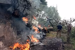Hiện trường một chiếc trực thăng của Không quân Ấn Độ bị rơi tại bang Tamil Nadu, Ấn Độ, năm 2021. (Ảnh minh họa: Xinhua)