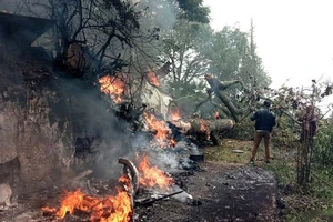 Hiện trường một chiếc trực thăng của Không quân Ấn Độ bị rơi tại bang Tamil Nadu, Ấn Độ, năm 2021. (Ảnh minh họa: Xinhua)