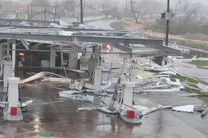 Một trạm xăng bị hư hại do ảnh hưởng bão Melissa ở Montego Bay, Jamaica, ngày 28/10/2025. (Ảnh: Jamaica Observer/Tân Hoa xã)