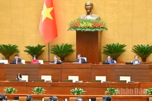 Quang cảnh phiên họp của Quốc hội sáng 11/12. (Ảnh: DUY LINH)