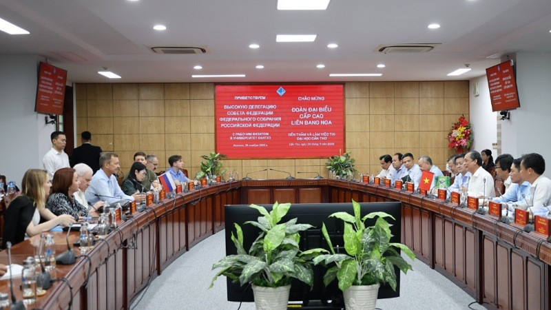 Quang cảnh buổi làm việc.