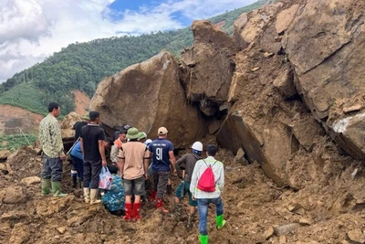 Khu vực phát hiện chiếc xe ô-tô bị vùi lấp.