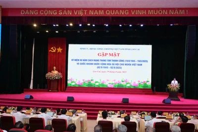 Quang cảnh buổi gặp mặt kỷ niệm 80 năm cách mạng Tháng Tám thành công và Quốc khánh 2/9.