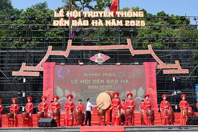 Đánh trống khai mạc lễ hội đền Bảo Hà năm 2025.