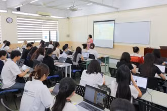 Sinh viên Trường đại học Khoa học xã hội và Nhân văn trong giờ học.