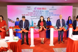 Nghi thức khai mạc “Tuần lễ kết nối giao thương và không gian giới thiệu sản phẩm Việt Nam tại hệ thống phân phối hiện đại Central Retail Việt Nam năm 2025”.