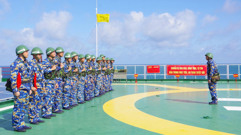 Cán bộ, chiến sĩ nhà giàn nêu cao tinh thần cảnh giác, sẵn sàng chiến đấu cao.