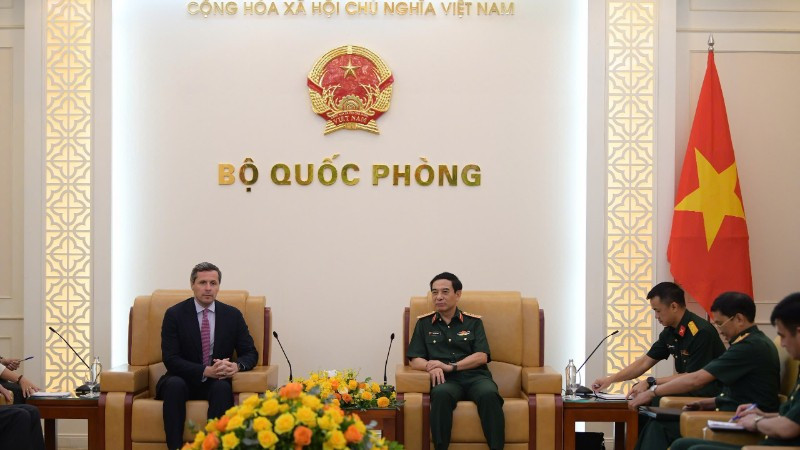 Đại tướng Phan Văn Giang tiếp xã giao Ngài Matteo Perego di Cremnago, Quốc vụ khanh Quốc phòng nước Cộng hòa Italia.
