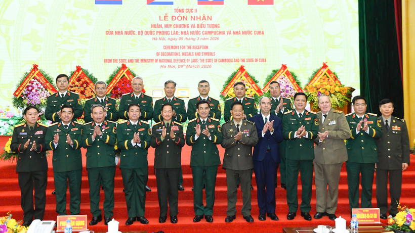 Các đại biểu tại buổi lễ.