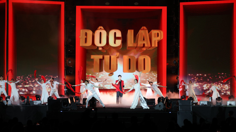 Tiết mục nghệ thuật tại chương trình.