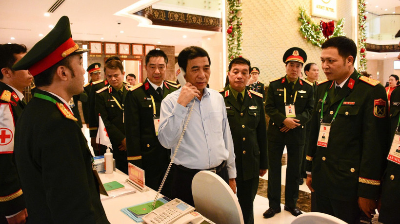 Đại tướng Phan Văn Giang trực tiếp kiểm tra các điều kiện bảo đảm phục vụ đại biểu.