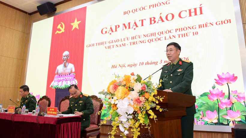 Đại tá Đỗ Duy Chinh, Phó Cục trưởng Tuyên huấn, Tổng cục Chính trị Quân đội nhân dân Việt Nam chủ trì buổi gặp mặt.