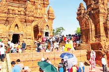 Tháp Pô Klong Garai, phường Đô Vinh, thành phố Phan Rang - Tháp Chàm (Ninh Thuận), được Thủ tướng Chính phủ công nhận Di tích quốc gia đặc biệt tháng 12/2016.