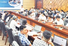 Tập huấn hướng dẫn sử dụng “Hệ thống thông tin giải quyết thủ tục hành chính thành phố” cho cán bộ xã, phường tại Trung tâm Văn hóa Xứ Đông.