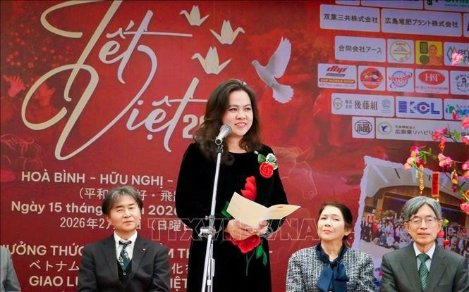Tổng Lãnh sự Việt Nam tại Fukuoka Vũ Chi Mai phát biểu tại sự kiện. (Ảnh: Xuân Giao/PV TTXVN tại Nhật Bản)