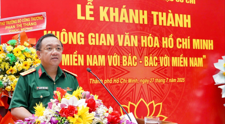 លោកវរសេនីយ៍ឯក Nguyen Thanh Trung ស្នងការនយោបាយនៃទីបញ្ជាការទីក្រុងហូជីមិញ ថ្លែងមតិ។ img-1587.jpg