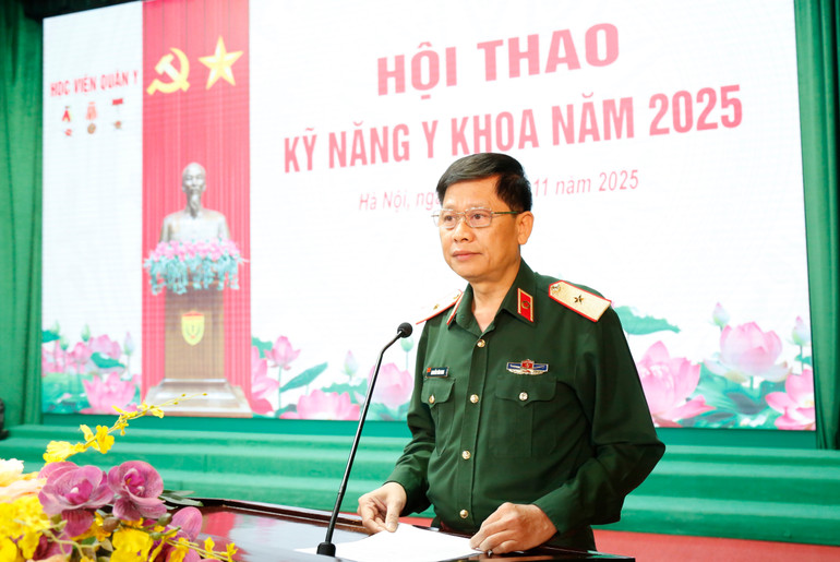 Generalmajor, docent, doktor Nguyen Van Nam, biträdande kommissarie för Militärmedicinska akademin, höll öppningstalet vid sportfestivalen. l7a9776.jpg