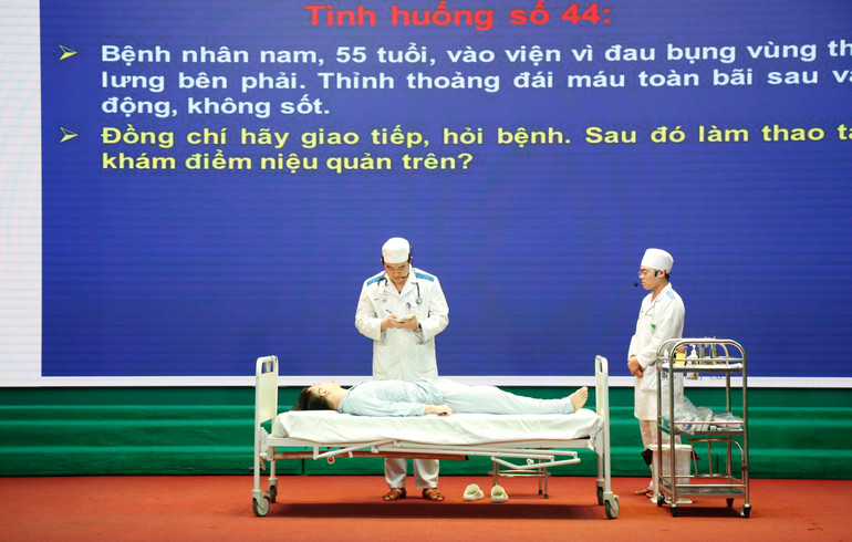 Eleverna deltar i tävlingen på idrottsfestivalen. l7a9813.jpg