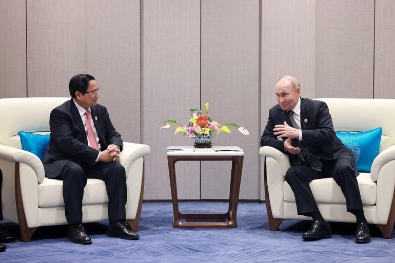 Thủ tướng Phạm Minh Chính gặp Tổng thống Nga Vladimir Putin. (Ảnh: TTXVN) vna-potal-thu-tuong-pham-minh-chinh-gap-tong-thong-nga-vladimir-putin-8249393.jpg