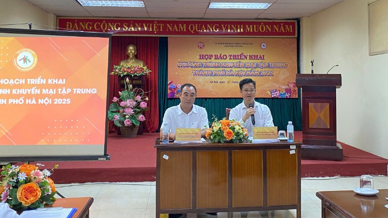 Lãnh đạo Sở Công thương Hà Nội thông tin về Chương trình Khuyến mại tập trung của thành phố năm 2025. z6748402181591-5a8c8066091e444061d18fb385779173-7118.jpg