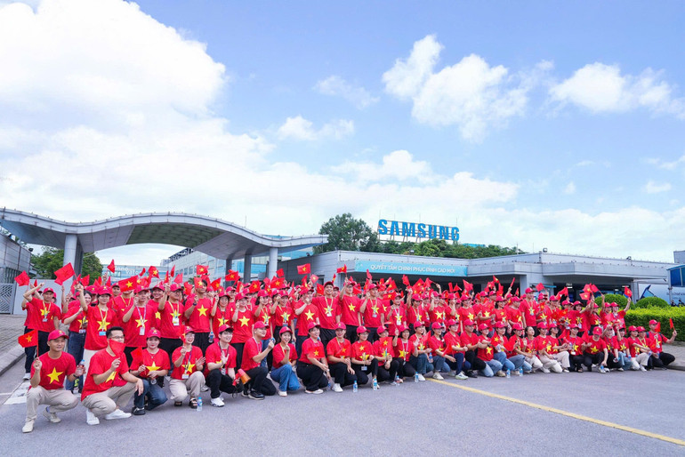 Đội ngũ nhân viên của Samsung Việt Nam vừa là lực lượng lao động tạo ra những thiết bị công nghệ cao hiện đại “Made in Vietnam”, vừa là những trái tim sẵn sàng hòa chung nhịp đập cùng đất nước. img-4877.jpg