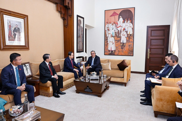 Chủ tịch Quốc hội Trần Thanh Mẫn hội kiến Thủ tướng Morocco Aziz Akhannouch. (Ảnh: TTXVN) vna-potal-chu-tich-quoc-hoi-tran-thanh-man-hoi-kien-thu-tuong-maroc-8171508.jpg