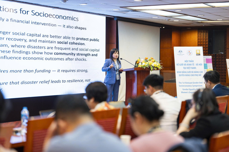 Curtin Üniversitesi'nden Doçent Dr. Pham Thu Phuong - konferansın açılış konuşmacısı. (Fotoğraf: CTCC) z7287656301430-29d89f3d7bf705abfc504df42bfc6853.jpg