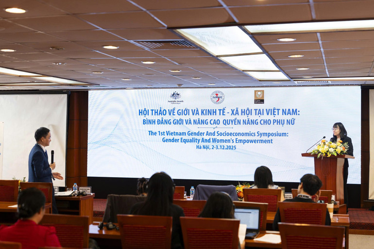 Konferansın açılış konuşmacısı Singapur Yönetim Üniversitesi'nden Doçent Dr. Christine Ho. (Fotoğraf: CTCC) z7287656257676-97c439a23110530226346c3616240482.jpg