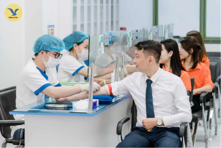 Tổng phân tích máu, AST, ALT, GGT, Cholesterol, Triglyceride... là những xét nghiệm quan trọng để đánh giá tình trạng sức khỏe. anh-2.png
