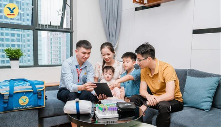 Dịch vụ lấy mẫu xét nghiệm tận nơi mang công nghệ chẩn đoán hiện đại đến gần hơn với người dân. anh-3.png