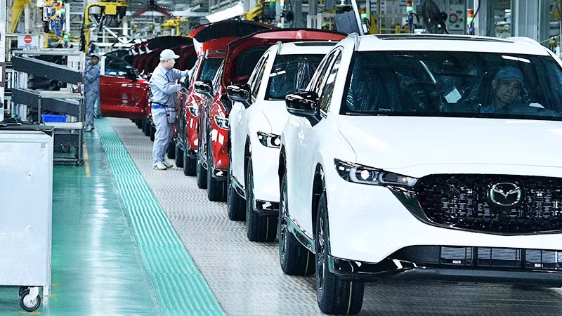 Sản xuất, lắp ráp ô-tô tại Công ty cổ phần Tập đoàn ô tô Trường Hải tại Khu kinh tế mở Chu Lai (Đà Nẵng).