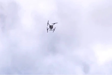 UAV giao bưu kiện xuyên biển đầu tiên ở Thành phố Hồ Chí Minh.