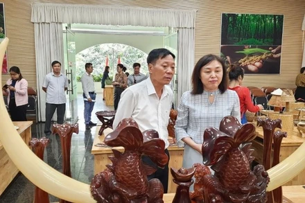 Doanh nghiệp trưng bày sản phẩm hàng thủ công mỹ nghệ được tổ chức tại Thành phố Hồ Chí Minh.