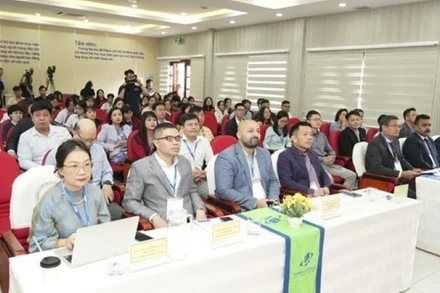 Các đại biểu tham dự hội thảo