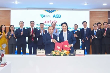 Đại học Quốc gia Thành phố Hồ Chí Minh và ACB ký kết triển khai chương trình “ACB đồng hành cùng sinh viên Đại học Quốc gia Thành phố Hồ Chí Minh”.