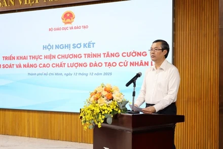 Thứ trưởng Giáo dục và Đào tạo Nguyễn Văn Phúc phát biểu tại hội nghị.