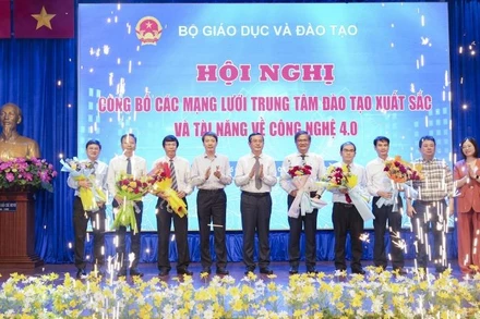 Ra mắt các mạng lưới trung tâm đào tạo xuất sắc và tài năng về công nghệ 4.0 khu vực miền trung và miền nam