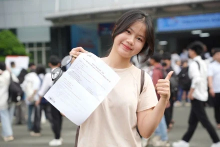 Thí sinh tự tin bước vào kỳ thi.