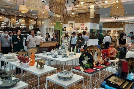 Doanh nghiệp trưng bày sản phẩm tại Trung tâm Xúc tiến Thương mại và Đầu tư Thành phố Hồ Chí Minh.