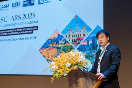 Phó Giáo sư, Tiến sĩ Bùi Quang Hùng, Phó Giám đốc phụ trách Đại học Kinh tế Thành phố Hồ Chí Minh.