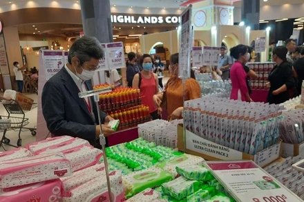 Doanh nghiệp giới thiệu sản phẩm tại Tuần lễ kết nối với các hệ thống phân phối hiện đại tại Thành phố Hồ Chí Minh.