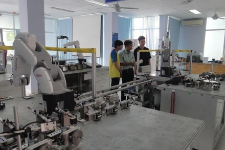 Đào tạo lao động tự động hóa tại Trung tâm Đào tạo Khu Công nghệ cao (Khu Công nghệ cao Thành phố Hồ Chí Minh).