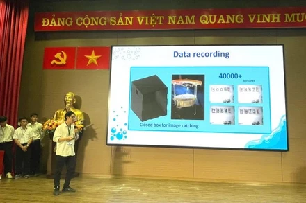 Các đội trình bày phần thi tại Vòng bán kết Cuộc thi InnoWorks 2025.