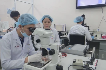 Hoạt động nghiên cứu khoa học tại Đại học Quốc gia Thành phố Hồ Chí Minh.