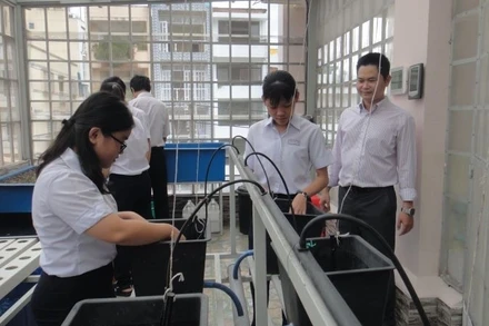 Nhiều trường học ở Thành phố Hồ Chí Minh tổ chức các hoạt động trải nghiệm cho học sinh trong giờ ra chơi.