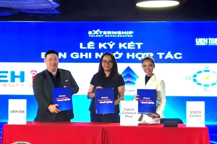 Trường Tài năng UEH.ISB ký kết biên bản hợp tác với các đơn vị triển khai chương trình Externship Talent Accelerator.